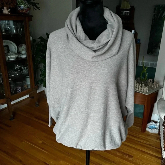 Lightweight brown knit top - Picture 1 of 6